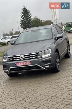 Внедорожник / Кроссовер Volkswagen Tiguan 2017 в 