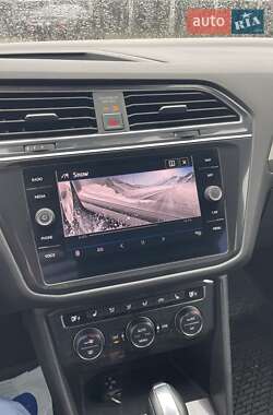 Внедорожник / Кроссовер Volkswagen Tiguan 2017 в 