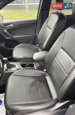 Внедорожник / Кроссовер Volkswagen Tiguan 2017 в 