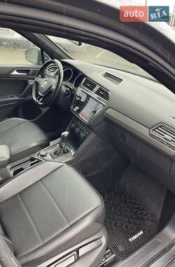Внедорожник / Кроссовер Volkswagen Tiguan 2017 в 