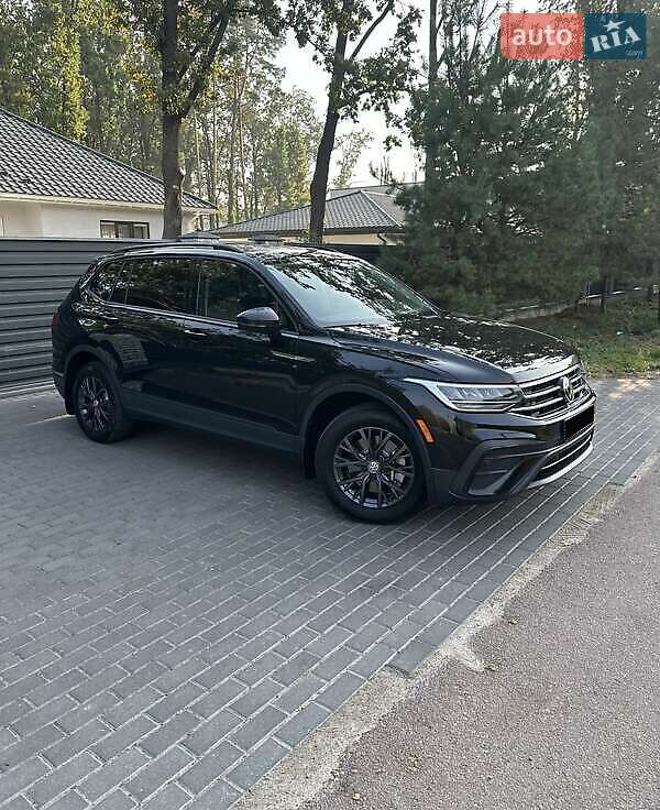 Внедорожник / Кроссовер Volkswagen Tiguan 2022 в Киеве