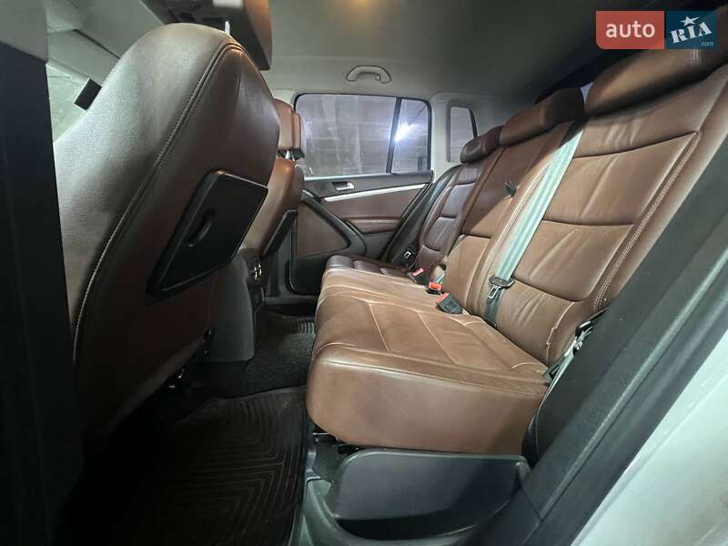 Позашляховик / Кросовер Volkswagen Tiguan 2016 в Одесі