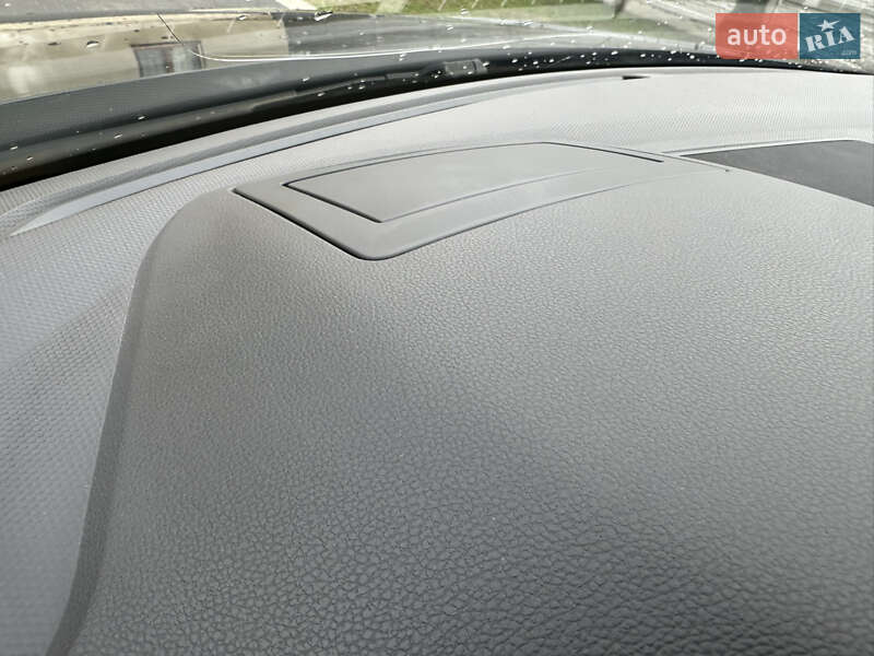 Внедорожник / Кроссовер Volkswagen Tiguan 2016 в Коростене