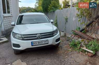 Внедорожник / Кроссовер Volkswagen Tiguan 2015 в Харькове