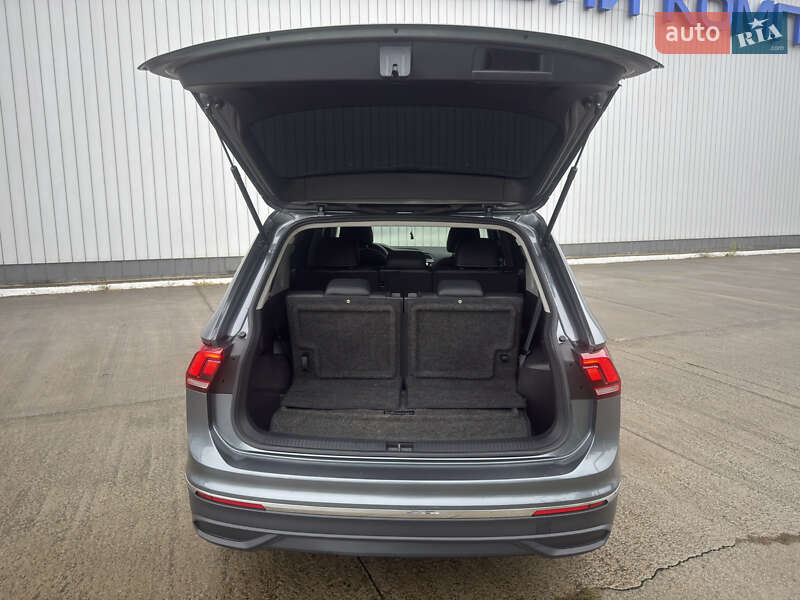 Внедорожник / Кроссовер Volkswagen Tiguan 2023 в Черновцах