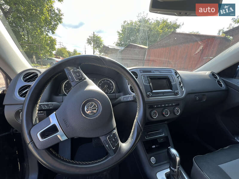 Внедорожник / Кроссовер Volkswagen Tiguan 2016 в Ужгороде