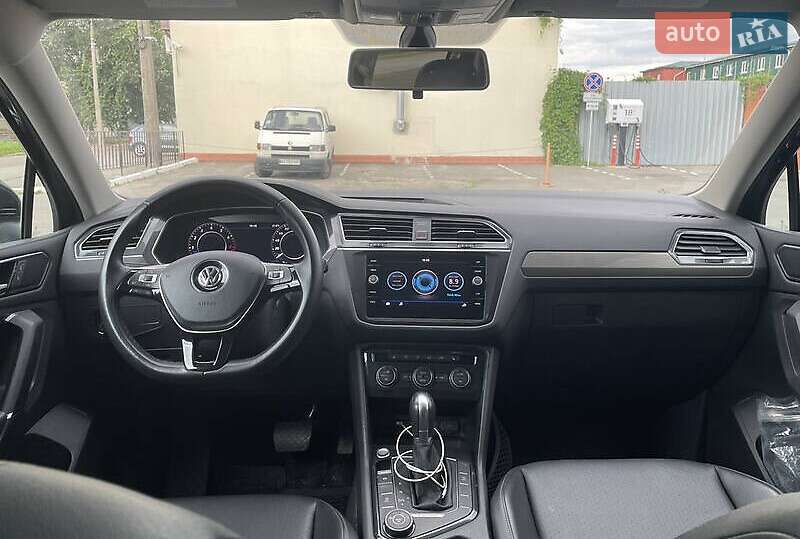Внедорожник / Кроссовер Volkswagen Tiguan 2017 в Львове