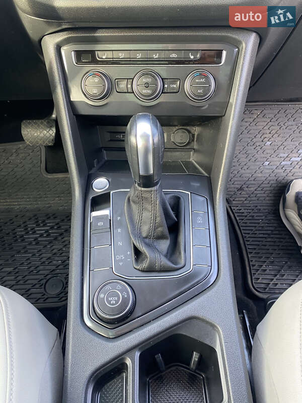 Позашляховик / Кросовер Volkswagen Tiguan 2020 в Києві фото 14 Позашляховик / Кросовер Volkswagen Tiguan 2020 в Києві