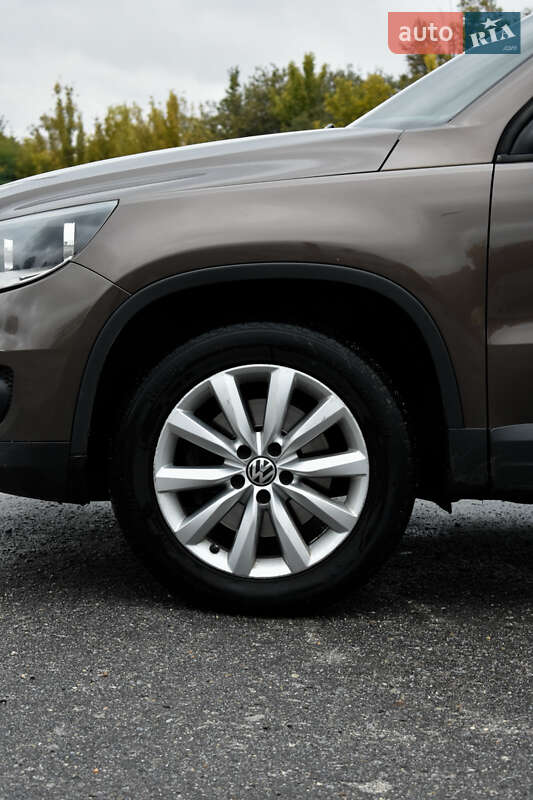 Внедорожник / Кроссовер Volkswagen Tiguan 2012 в Хмельницком
