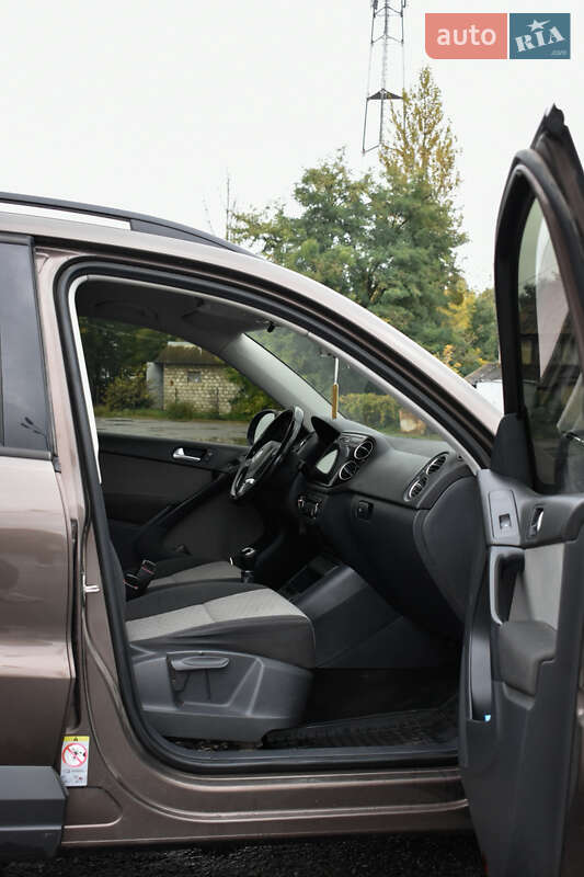 Внедорожник / Кроссовер Volkswagen Tiguan 2012 в Хмельницком