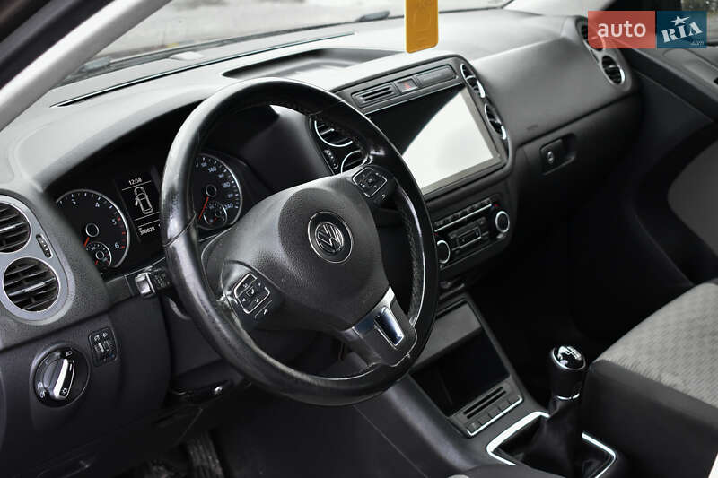 Внедорожник / Кроссовер Volkswagen Tiguan 2012 в Хмельницком