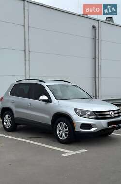 Внедорожник / Кроссовер Volkswagen Tiguan 2016 в 