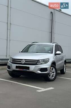 Внедорожник / Кроссовер Volkswagen Tiguan 2016 в 