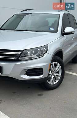 Внедорожник / Кроссовер Volkswagen Tiguan 2016 в 