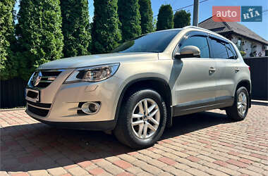 Позашляховик / Кросовер Volkswagen Tiguan 2010 в Києві