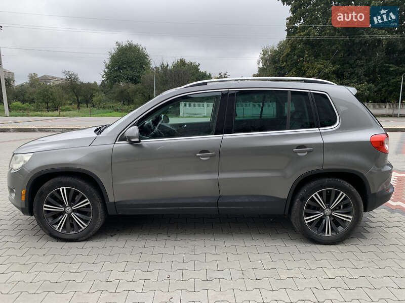 Внедорожник / Кроссовер Volkswagen Tiguan 2010 в Теофиполе