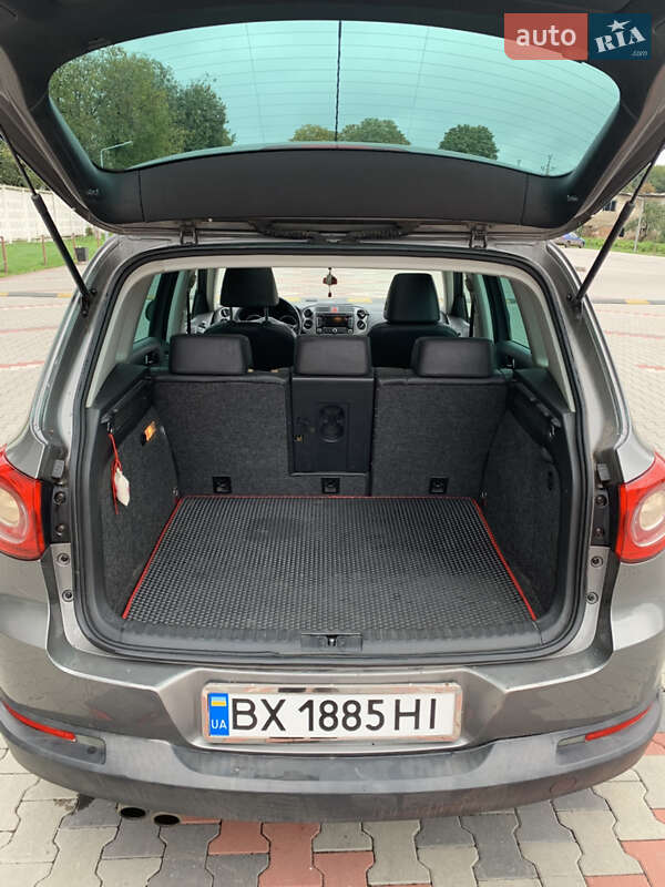 Внедорожник / Кроссовер Volkswagen Tiguan 2010 в Теофиполе
