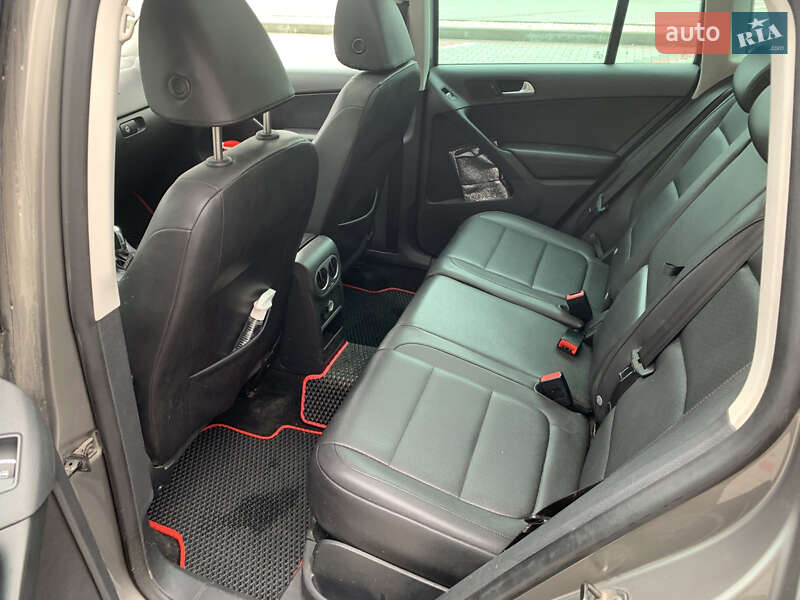 Внедорожник / Кроссовер Volkswagen Tiguan 2010 в Теофиполе