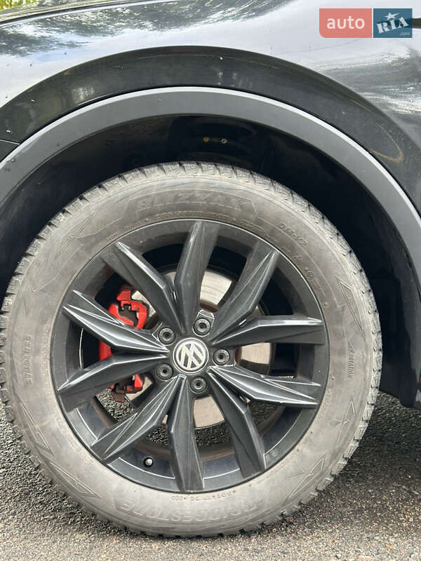Внедорожник / Кроссовер Volkswagen Tiguan 2017 в Ровно