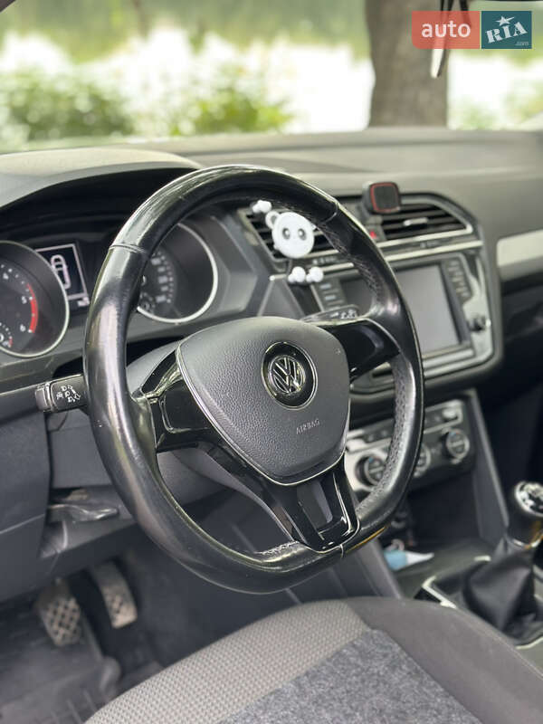 Внедорожник / Кроссовер Volkswagen Tiguan 2017 в Ровно