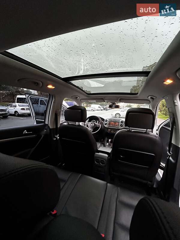 Позашляховик / Кросовер Volkswagen Tiguan 2015 в Києві