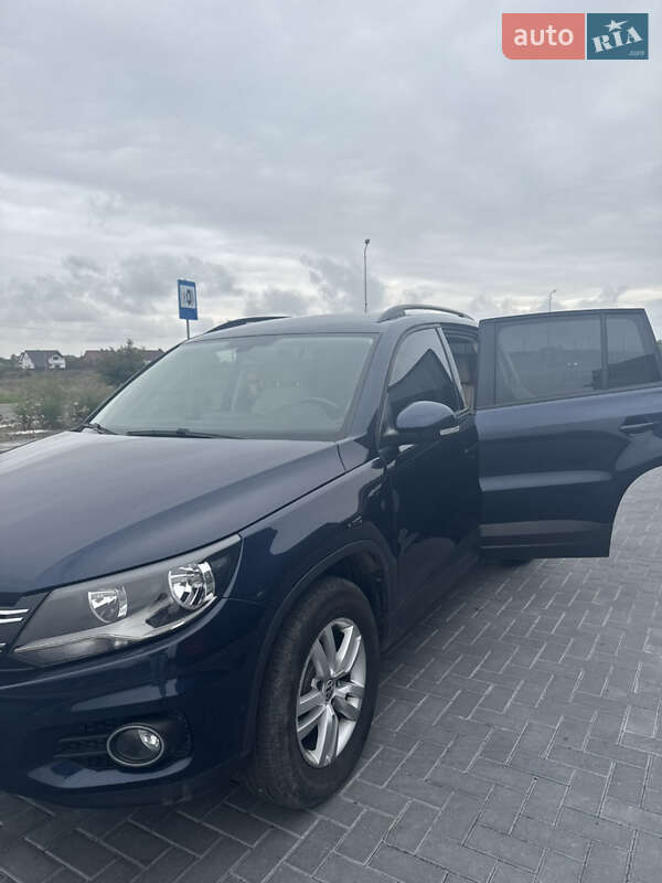 Позашляховик / Кросовер Volkswagen Tiguan 2015 в Красному