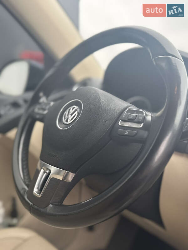 Позашляховик / Кросовер Volkswagen Tiguan 2015 в Красному