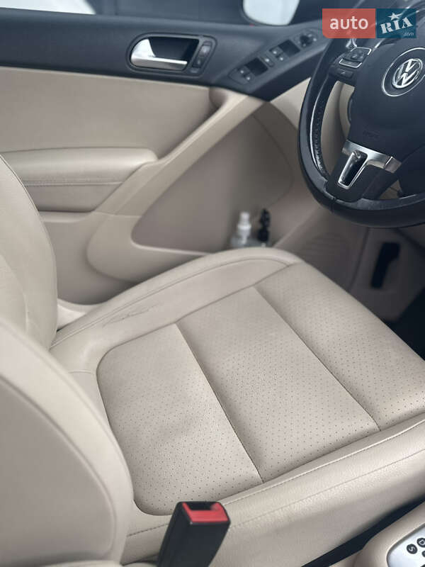 Позашляховик / Кросовер Volkswagen Tiguan 2015 в Красному