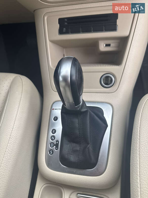 Позашляховик / Кросовер Volkswagen Tiguan 2015 в Красному