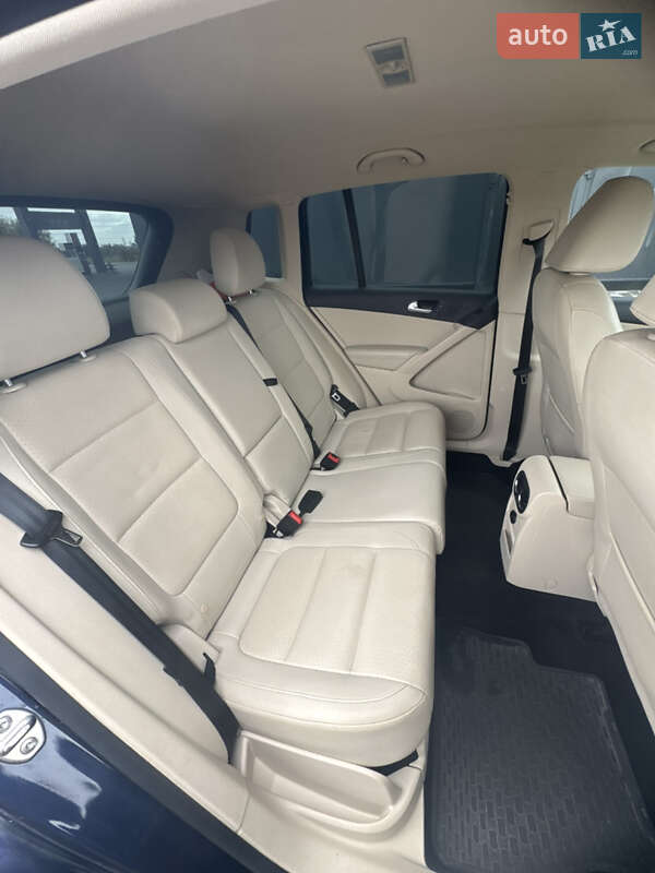 Позашляховик / Кросовер Volkswagen Tiguan 2015 в Красному