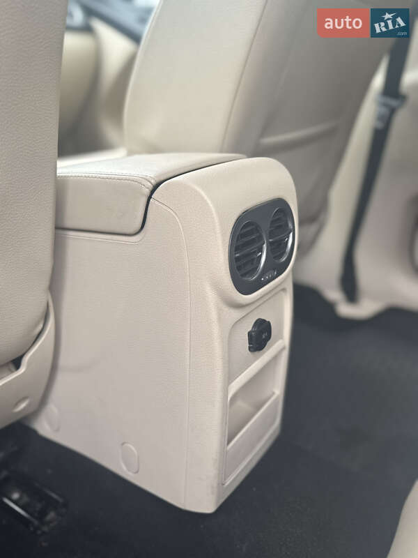 Позашляховик / Кросовер Volkswagen Tiguan 2015 в Красному