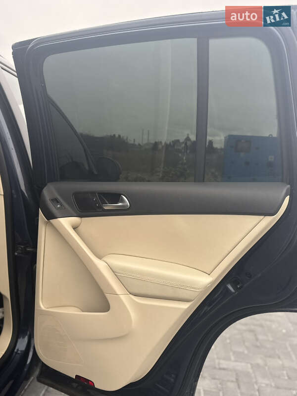 Позашляховик / Кросовер Volkswagen Tiguan 2015 в Красному