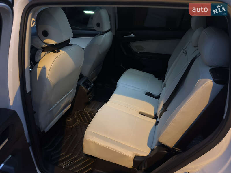 Позашляховик / Кросовер Volkswagen Tiguan 2018 в Броварах фото 11 Позашляховик / Кросовер Volkswagen Tiguan 2018 в Броварах