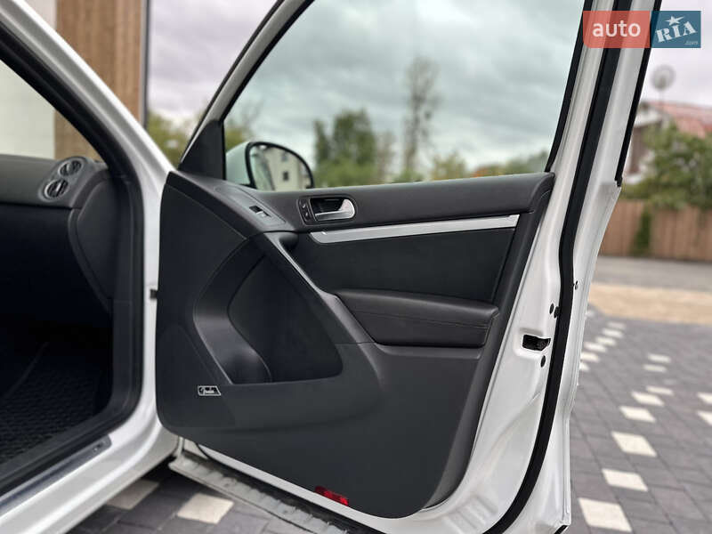 Внедорожник / Кроссовер Volkswagen Tiguan 2015 в Ивано-Франковске