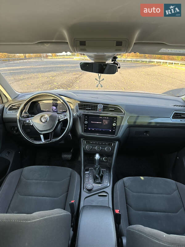 Позашляховик / Кросовер Volkswagen Tiguan 2017 в Тальному