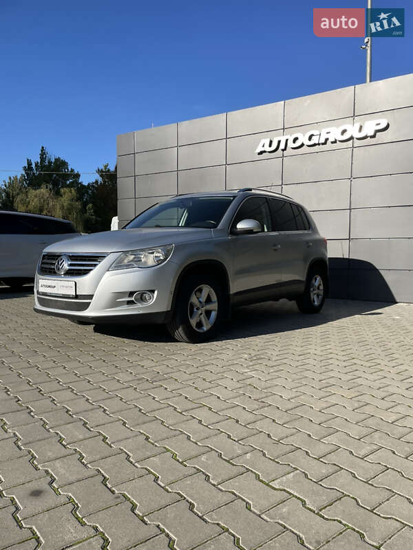 Позашляховик / Кросовер Volkswagen Tiguan 2010 в Одесі