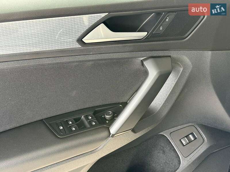 Внедорожник / Кроссовер Volkswagen Tiguan 2021 в Одессе