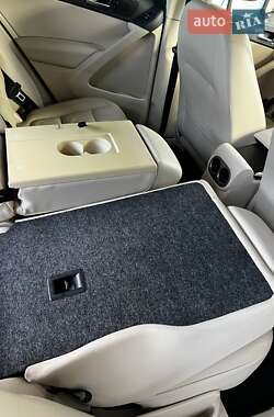 Внедорожник / Кроссовер Volkswagen Tiguan 2010 в 