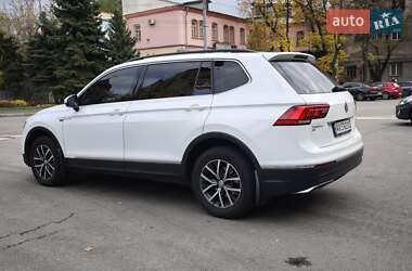 Внедорожник / Кроссовер Volkswagen Tiguan 2018 в 