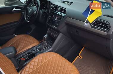 Внедорожник / Кроссовер Volkswagen Tiguan 2018 в 