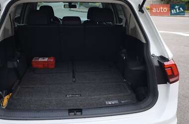 Внедорожник / Кроссовер Volkswagen Tiguan 2018 в 