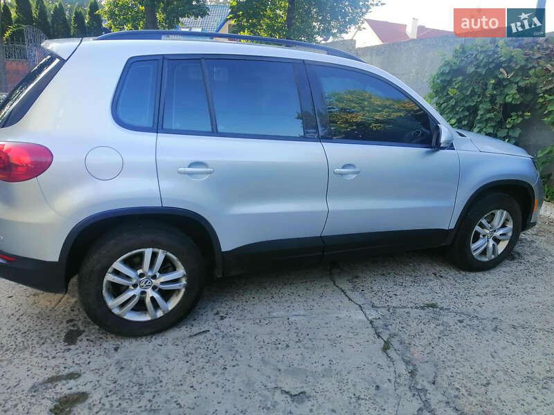 Внедорожник / Кроссовер Volkswagen Tiguan 2015 в Ровно