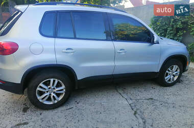 Внедорожник / Кроссовер Volkswagen Tiguan 2015 в 