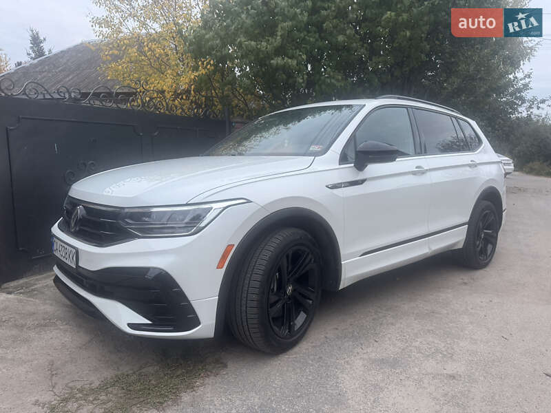 Внедорожник / Кроссовер Volkswagen Tiguan 2023 в 