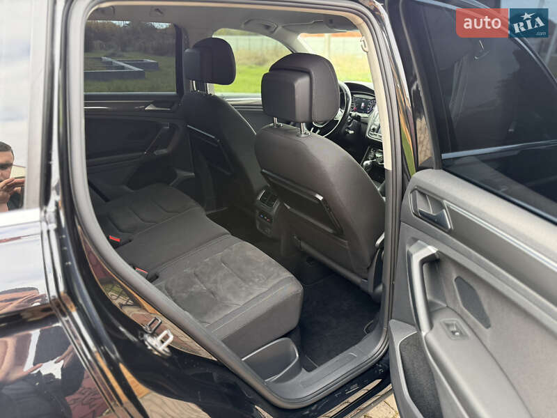 Внедорожник / Кроссовер Volkswagen Tiguan 2017 в Ужгороде