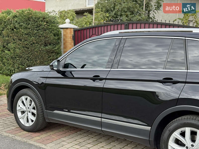 Внедорожник / Кроссовер Volkswagen Tiguan 2017 в Ужгороде