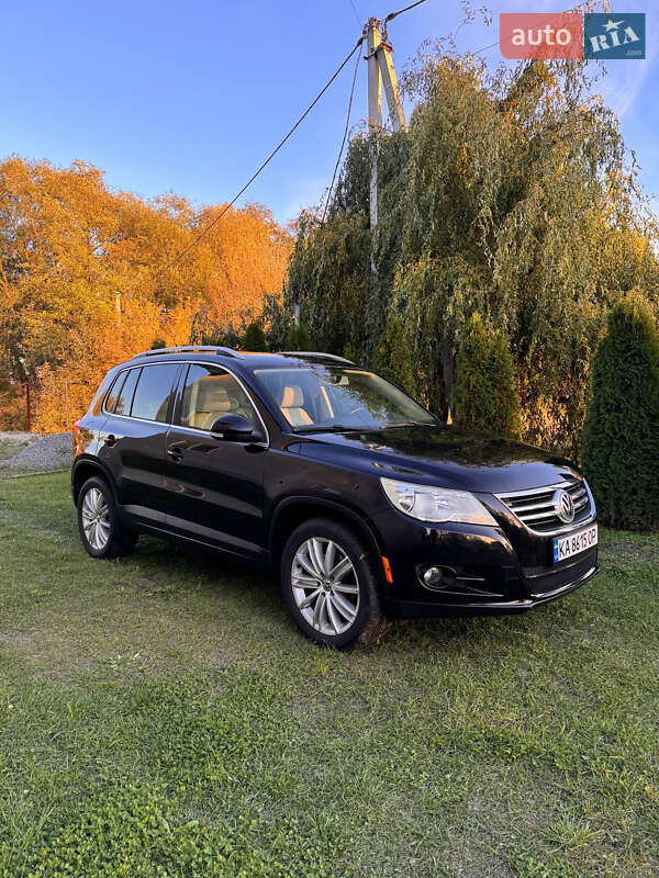 Внедорожник / Кроссовер Volkswagen Tiguan 2010 в Киеве