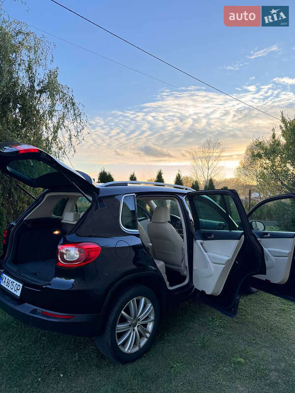 Внедорожник / Кроссовер Volkswagen Tiguan 2010 в Киеве