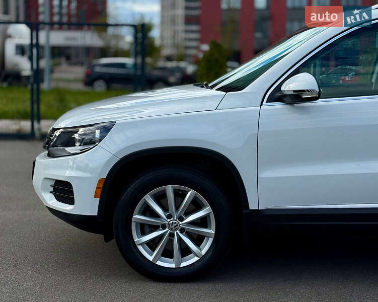 Позашляховик / Кросовер Volkswagen Tiguan 2016 в Києві