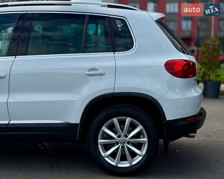 Позашляховик / Кросовер Volkswagen Tiguan 2016 в Києві